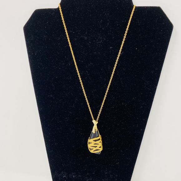 Stunning Black & Gold Pendant Necklace - Picture 2 of 7